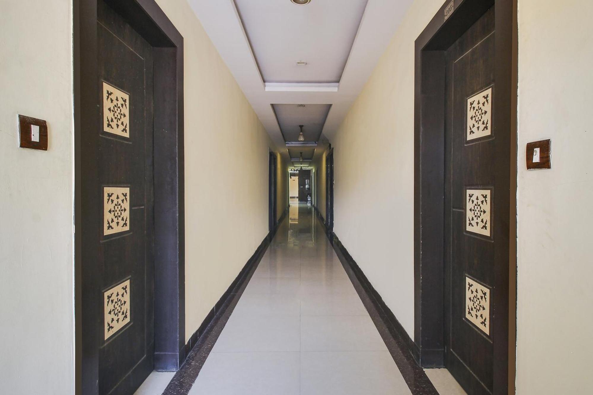 Flagship Grand Sandarshini Inn Near Mgbs Bus Station 海得拉巴 外观 照片