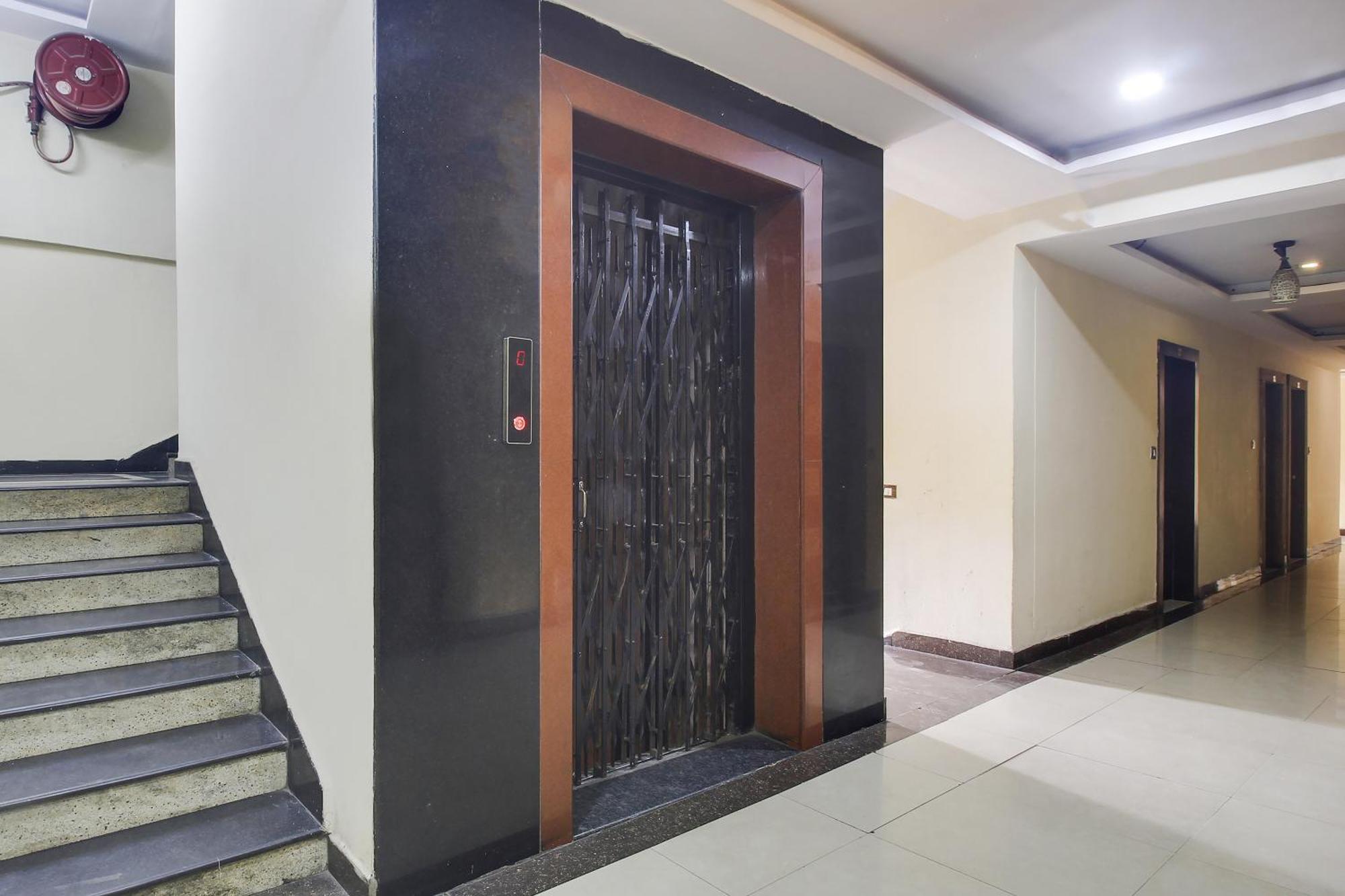 Flagship Grand Sandarshini Inn Near Mgbs Bus Station 海得拉巴 外观 照片
