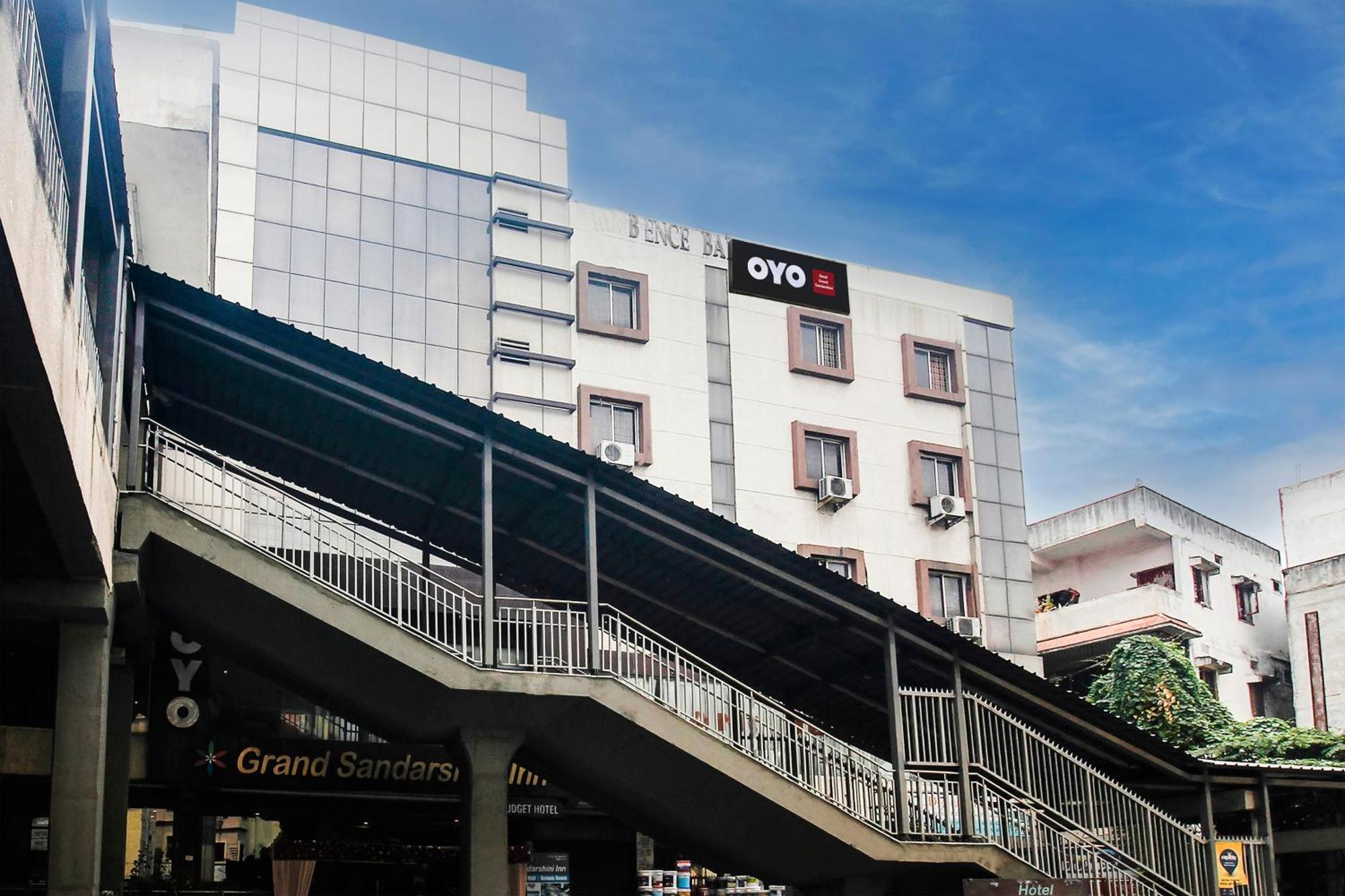 Flagship Grand Sandarshini Inn Near Mgbs Bus Station 海得拉巴 外观 照片